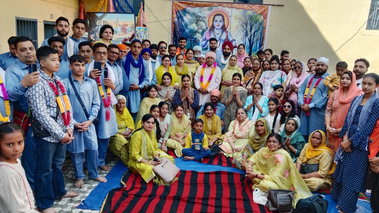 The group of Rakkar Dhaan has returned from the darshan of Siddh Shri Baba Balaknath Ji.
